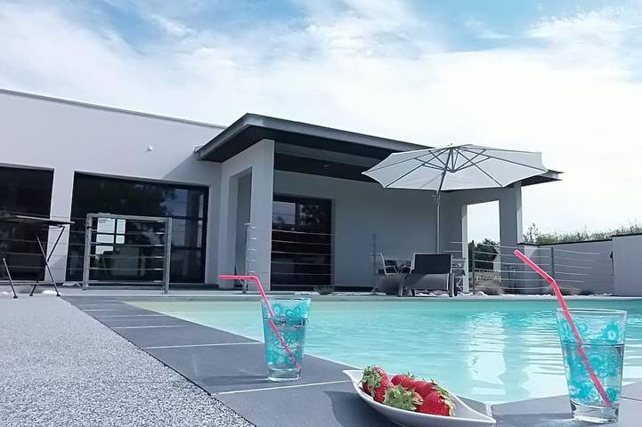 Location de vacances pour 6 personnes, avec terrasse et jardin à La Brède