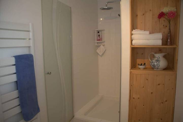 Gîte pour 2 personnes, avec terrasse à Lopérec - 4