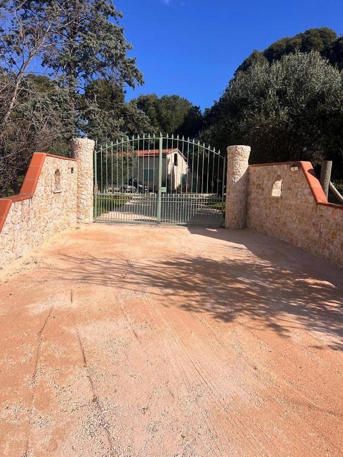 Location de vacances pour 7 personnes, avec vue ainsi que terrasse et piscine à Cers - 3