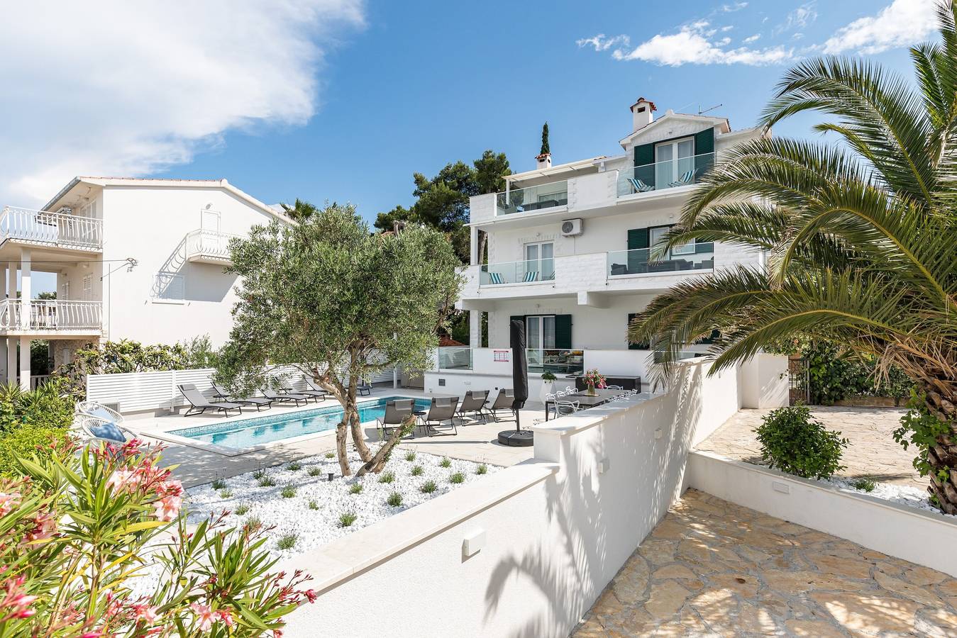 Ganze Wohnung, 2-Zimmer-Ferienwohnung mit Terrasse und Meerblick Arbanija, Ciovo A-25090-b in Ciovo
