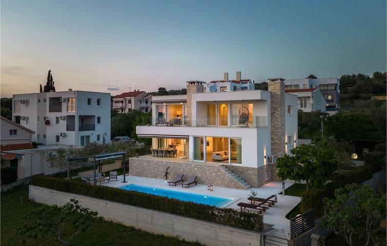 Urlaub am Meer: Gemütliche Ferienwohnung mit Pool und Terrasse, 400 m vom Strand entfernt in Strand Kožino, Zadar (Kommun)