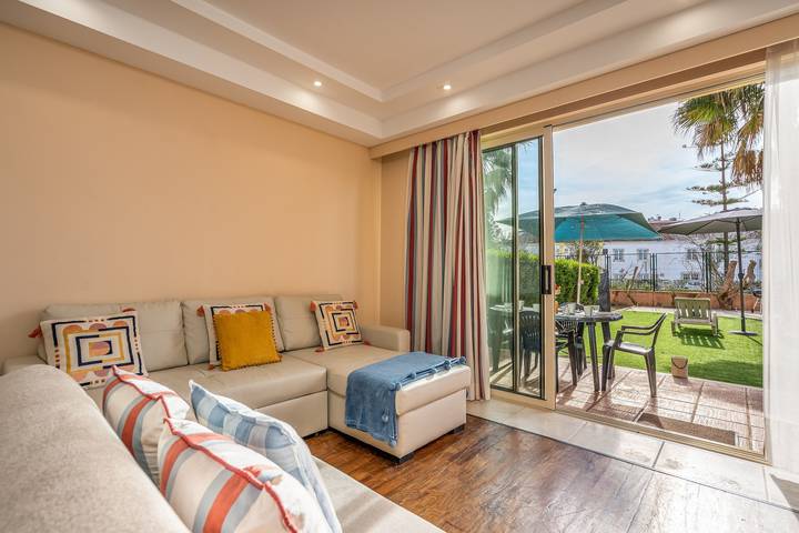 Ganze Wohnung, Apartment „Casa Soeiro“ mit Gemeinschaftspool, Wlan und Klimaanlage in Estômbar, Estômbar e Parchal