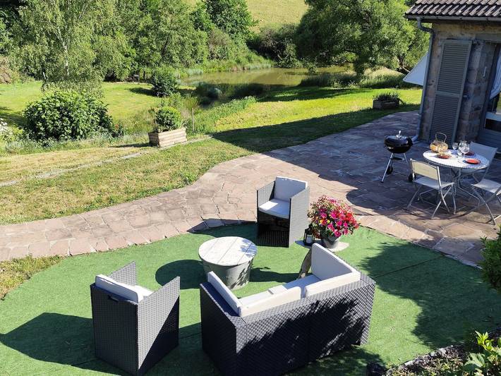 Gîte pour 4 personnes, avec Jardin à Uzemain