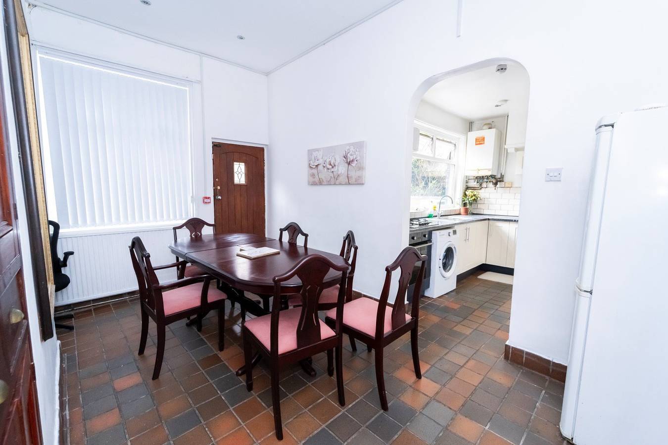 Luxury Leicester Retreat with 6 Bedrooms in Leicester, Heart of England