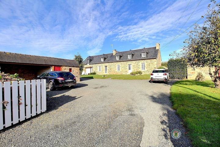 Gîte pour 7 personnes, avec jardin à Pleubian