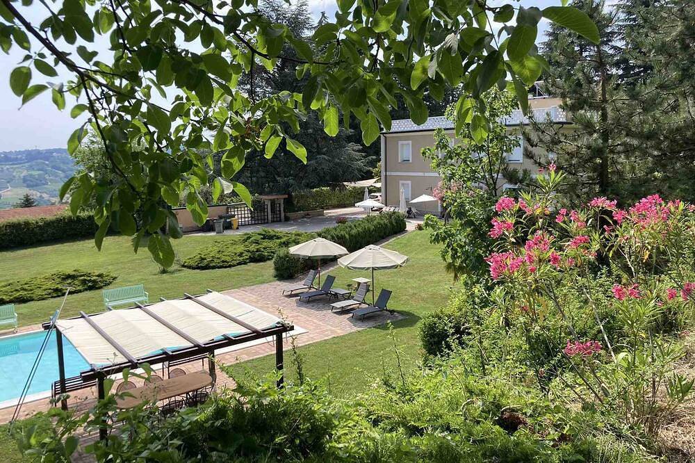 Villa 300 mq avec piscine privée et parc jardin dans le centre de l'Italie pour vos vacances in San Martino sulla Marrucina, Parc National de la Majella