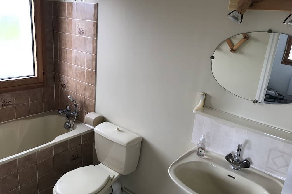 Entire apartment, Studio 8 by the sea in Larmor plage in Larmor-Plage, Côte des Mégalithes