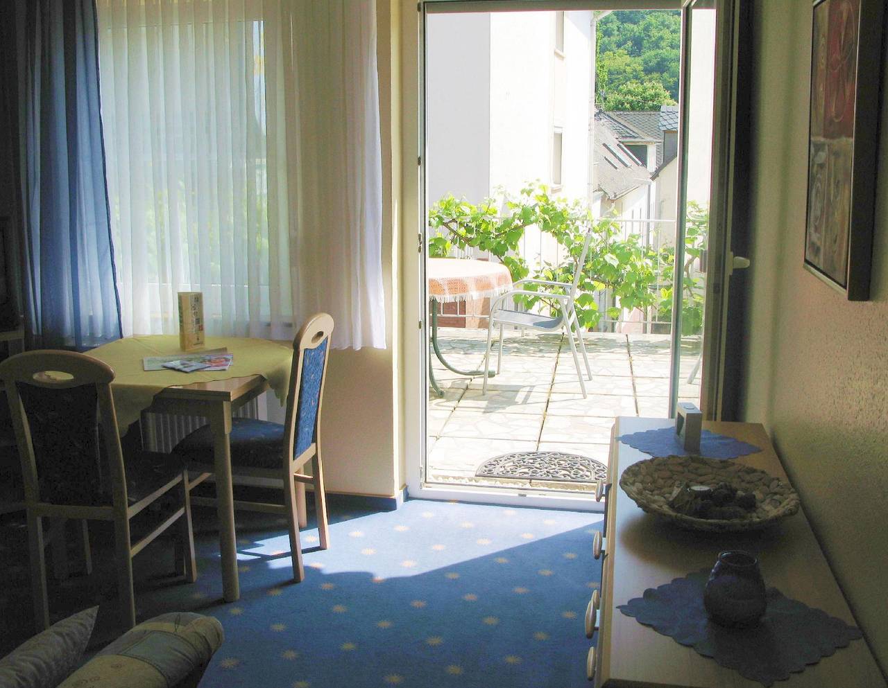 Ganze Ferienwohnung, Ferienwohnung mit Sonnenterrasse und kleinem Garten in Valwig, Cochem-Zell
