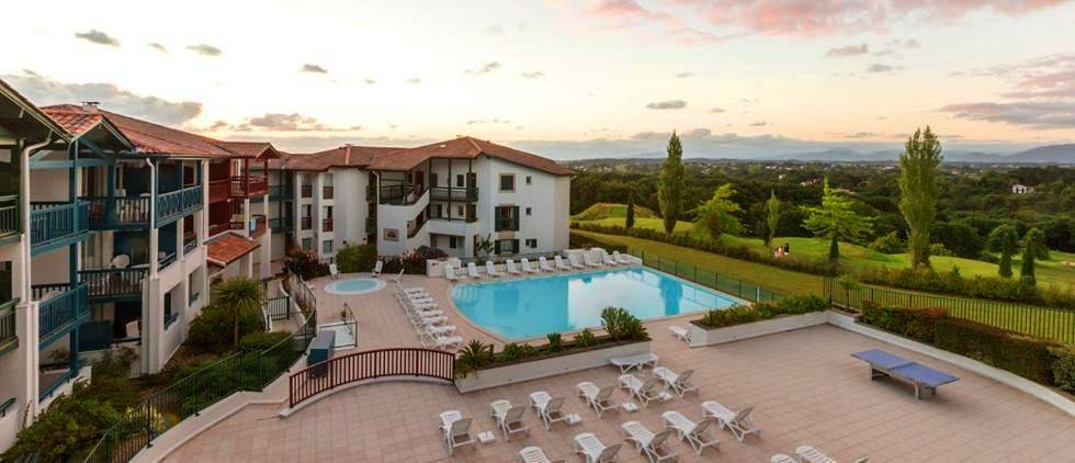 Gîte pour 6 personnes, avec vue ainsi que jardin et piscine, adapté aux familles à Arcangues - 2