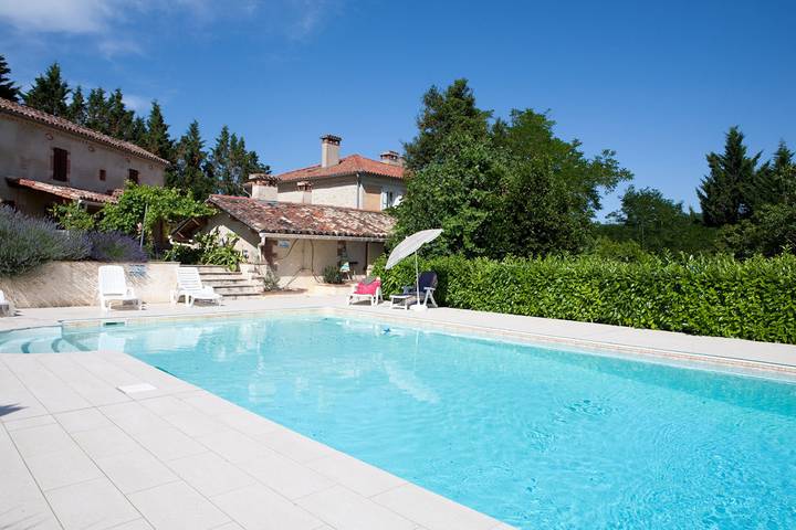 Gîte pour 3 personnes, avec piscine ainsi que terrasse et jardin - 1