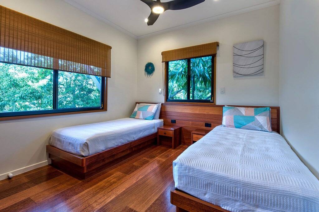 Iluka Luxury House Hamilton Island - private pool, 2 golf buggies and transfers in Hamilton Island