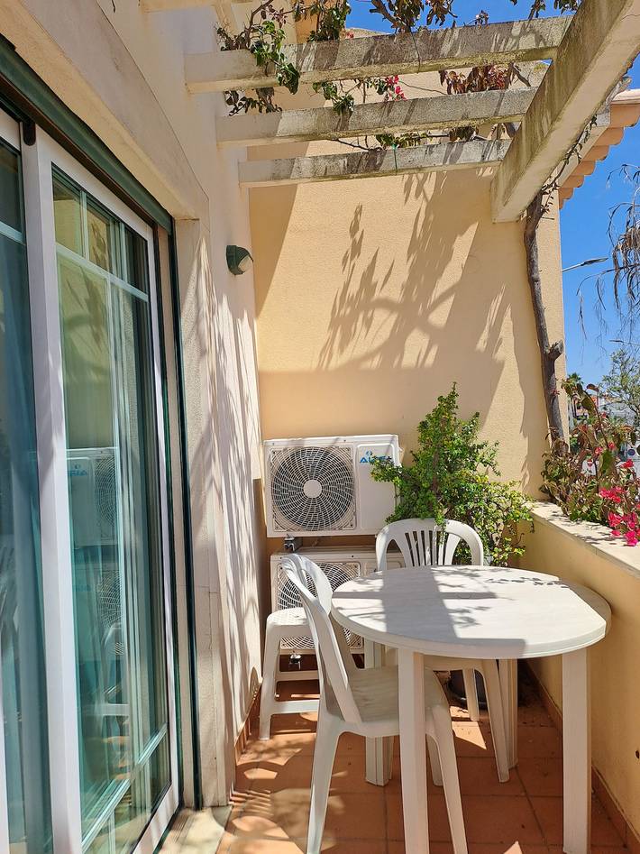 Apartamento entero, T3, espaçoso, wifi, a/c, junto à praia! in Albufeira e Olhos de Água, Distrito de Faro