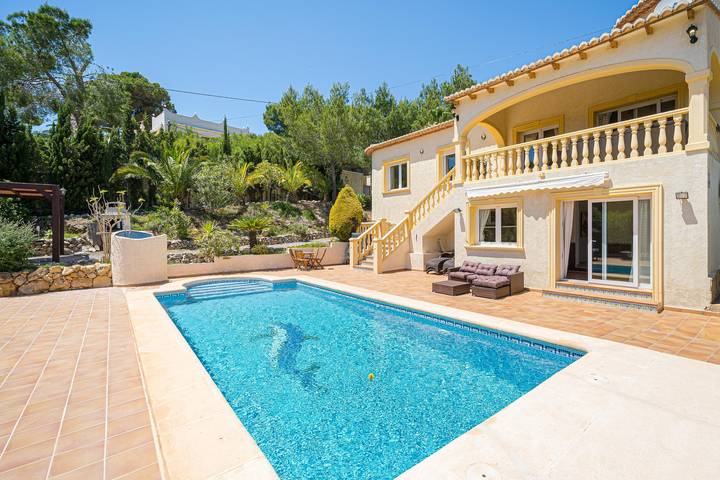 Villa con cancha de tenis y piscina clim in Altea La Vella, Altea