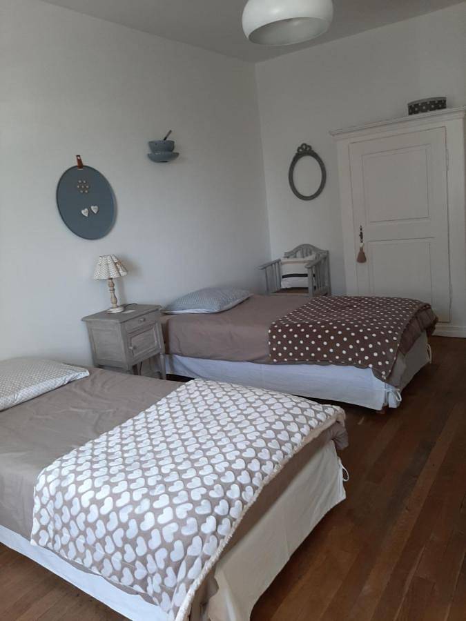Appartement entier, Two-Bedroom Apartment in Lacroix-sur-Meuse, Région de Commercy