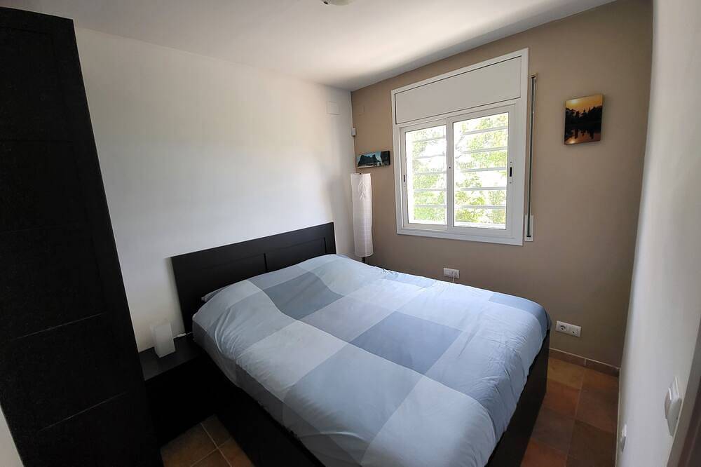 Villa mit Swimmingpool, Panoramablick auf das Meer und die Berge, 10 Minuten von den Stränden entfernt in Santa Susanna, Costa del Maresme