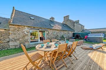 Location de vacances pour 6 personnes, avec jacuzzi et jardin, adapté aux familles à Plougonvelin