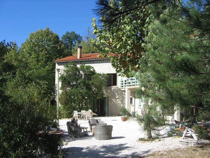 Gîte pour 6 personnes, avec piscine ainsi que jardin et terrasse, animaux acceptés