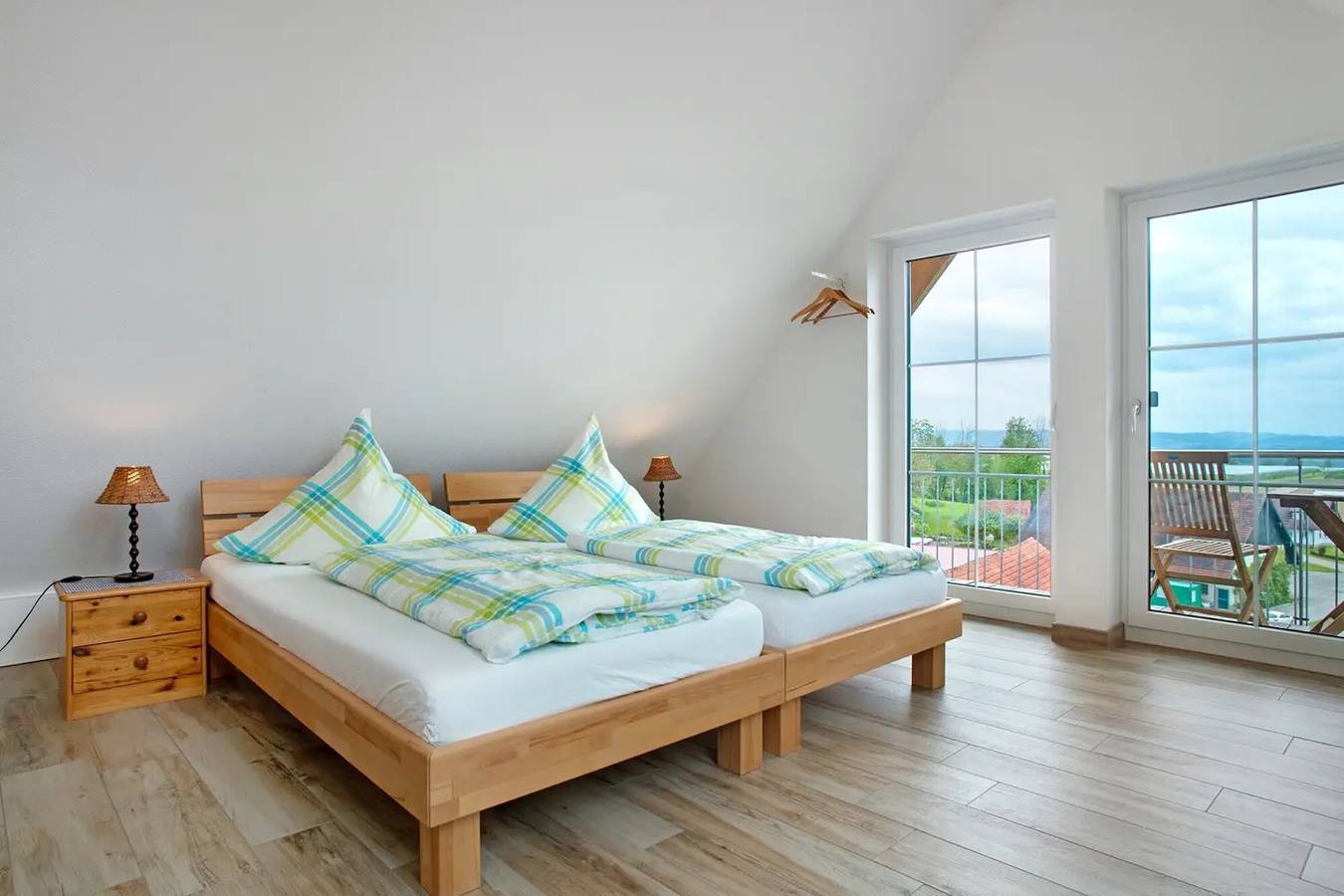 Ganze Wohnung, Ferienwohnung 'Bergsuite' mit Bergblick, Gemeinschaftsterrasse und Wi-Fi in Friedrichshafen, Region Bodensee-Oberschwaben