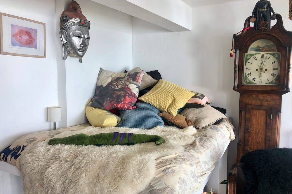 Entire apartment, Seafront, direct ocean view, beautiful balcony, spacious flat in Hastings, East Sussex