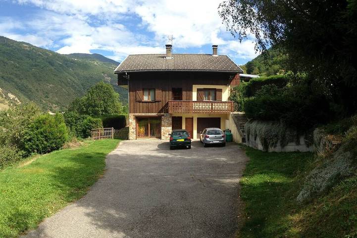 Maison de campagne pour 10 personnes, avec jardin et balcon, animaux acceptés à Villarlurin