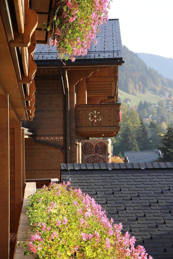 Hôtel pour 4 personnes, avec sauna et piscine ainsi que balcon et vue à Rougemont - 2