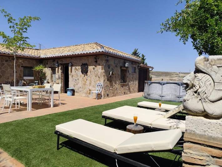 Chalet für 4 Personen, mit Ausblick und Kinderpool sowie Garten und Pool - 1