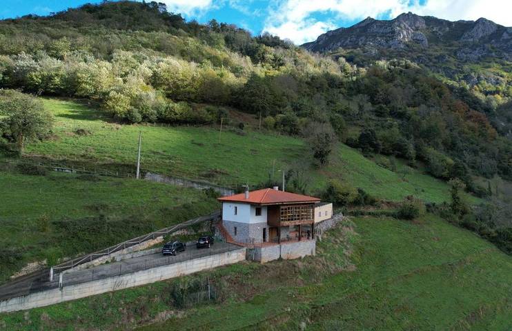 Casa rural para 7 personas, con balcón además de jardín y vistas en Belmonte de Miranda - 2