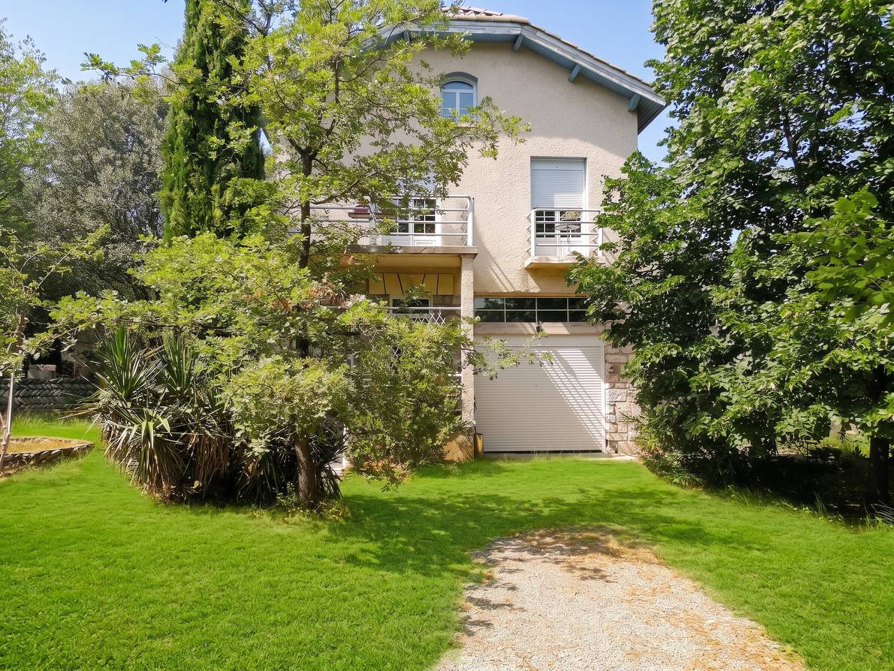 Charming House in Sisteron with Terrace and Garden in Sisteron, Forcalquier region