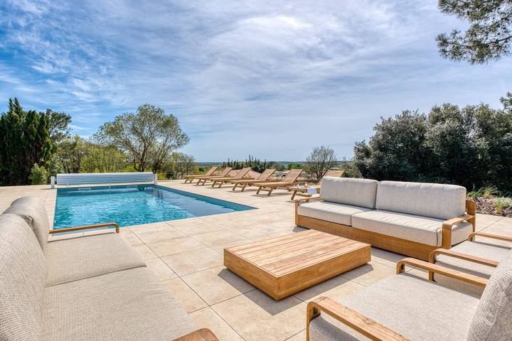 Vakantiehuis voor 8 personen, with zwembad and tuin as well as sauna and whirlpool, kindvriendelijk in Brem-sur-Mer