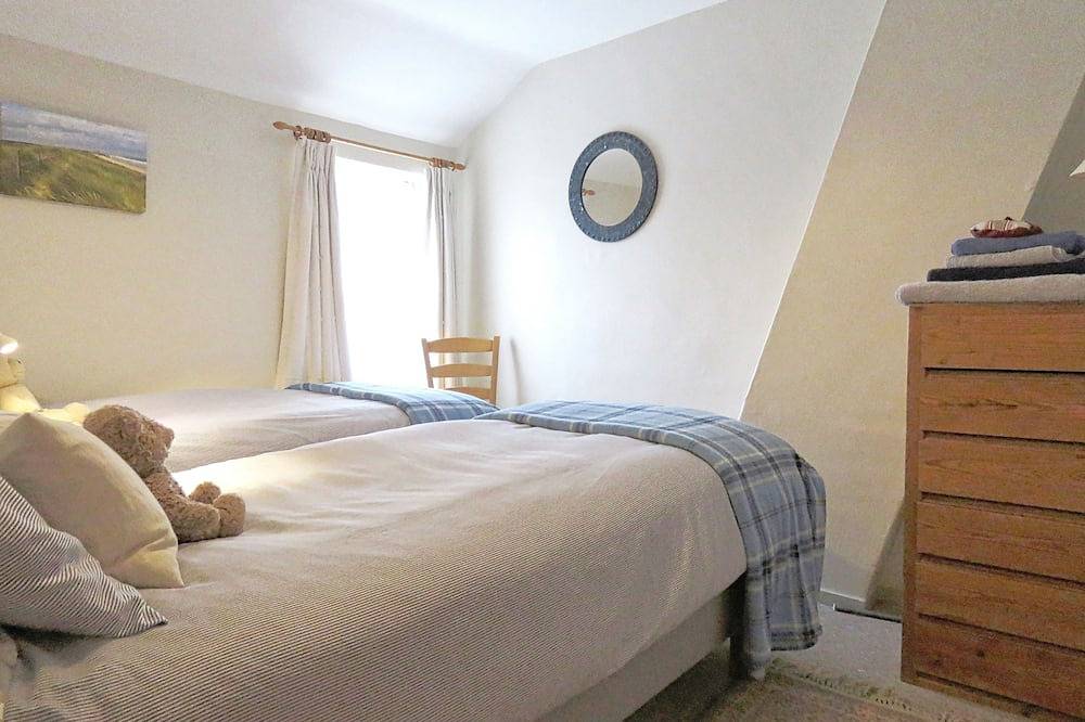 Rose Cottage - sleeps 4 guests  in 2 bedrooms in Burnham Market, Norfolk Coast