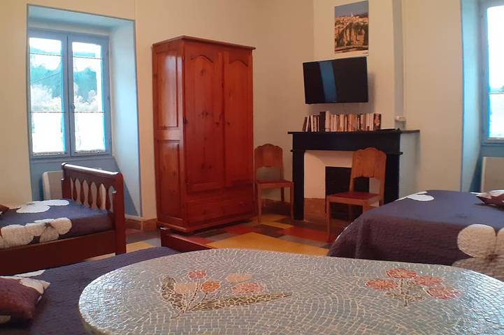 Location de vacances pour 6 personnes, avec terrasse ainsi que jacuzzi et piscine à Saint-Paul-le-Jeune - 3