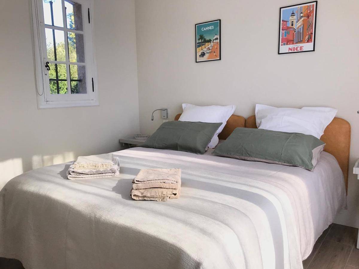 Appartement entier, Apartment with Terrace in Roquefort-les-Pins, Côte méditerranéenne (France)