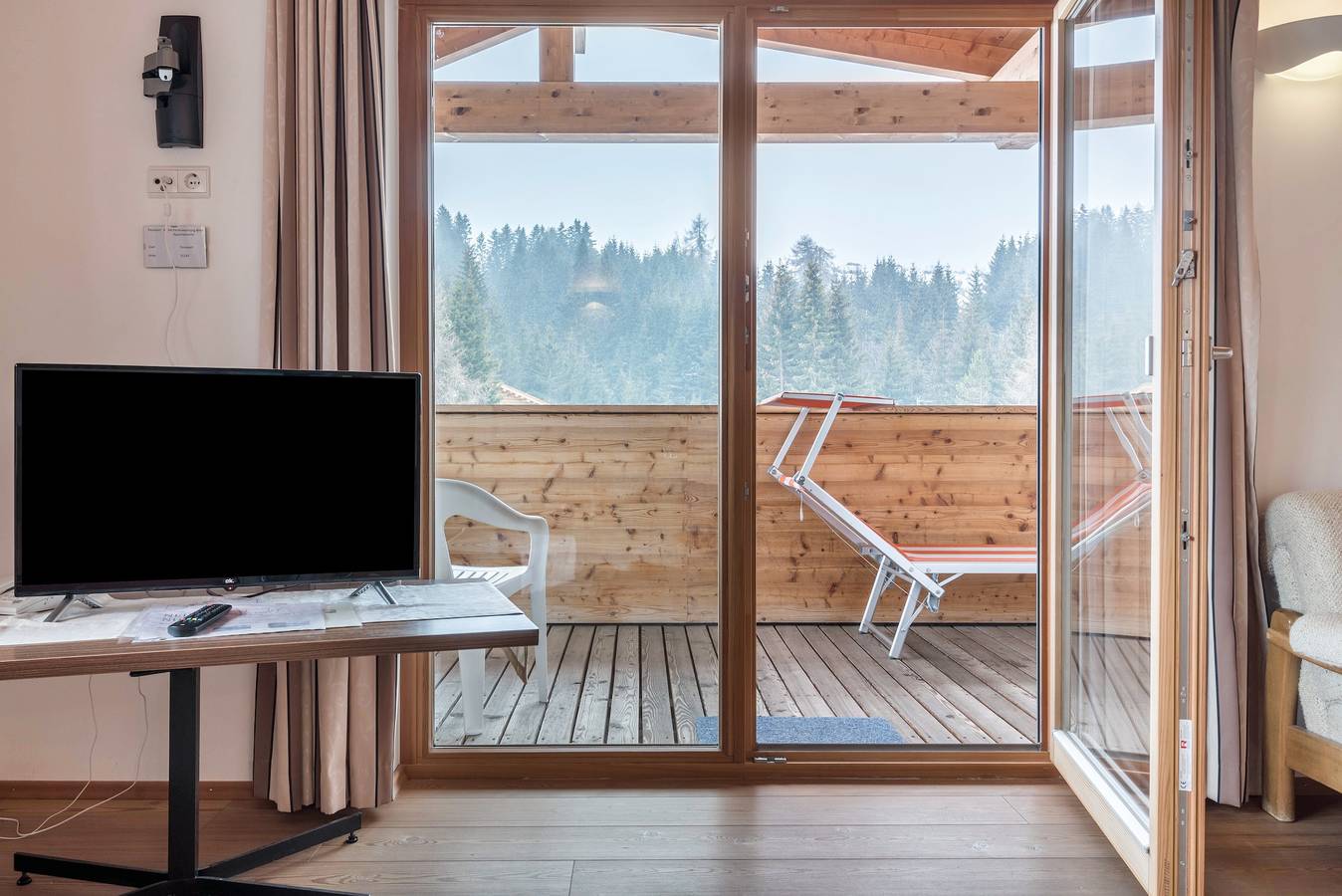 Ganze Wohnung, Ferienwohnung "Sabina Birke" im Naturpark direkt an der Seiser Alm in Compatsch, Kastelruth