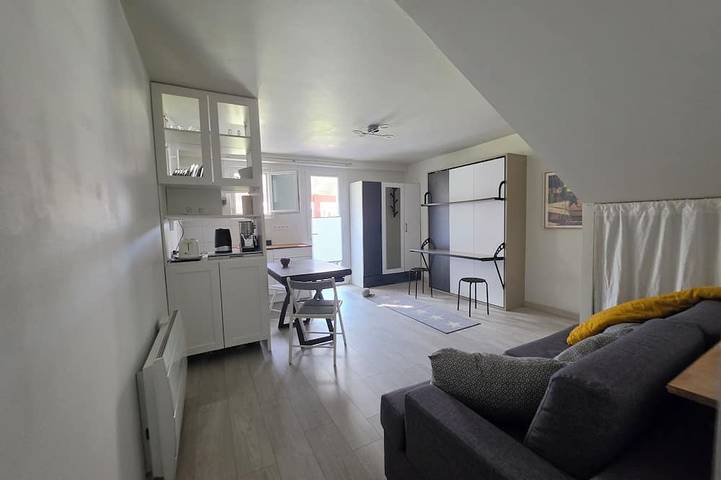 Apartamento entero, Cozy apartment with a terrace and private parking – In the heart of the Basque Country in Saint-Pée-sur-Nivelle, Region de Bayona