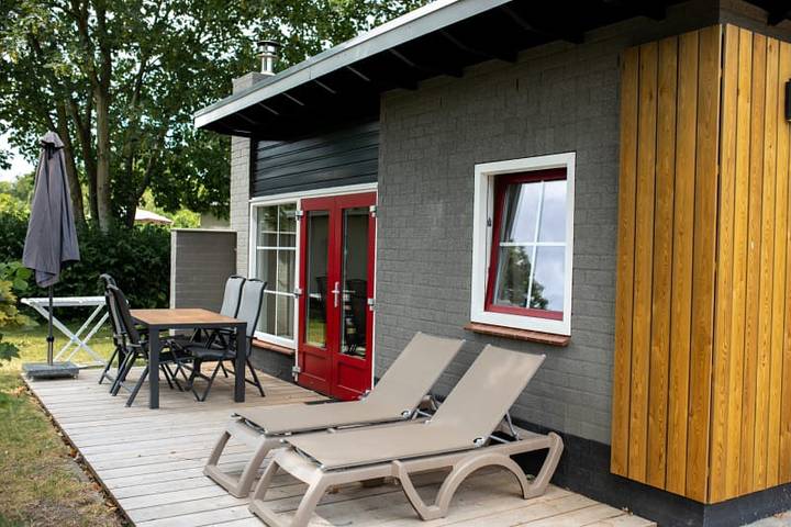 Bungalow für 2 Personen, mit Balkon/Terrasse und Terrasse sowie Seeblick in den Niederlande - 2