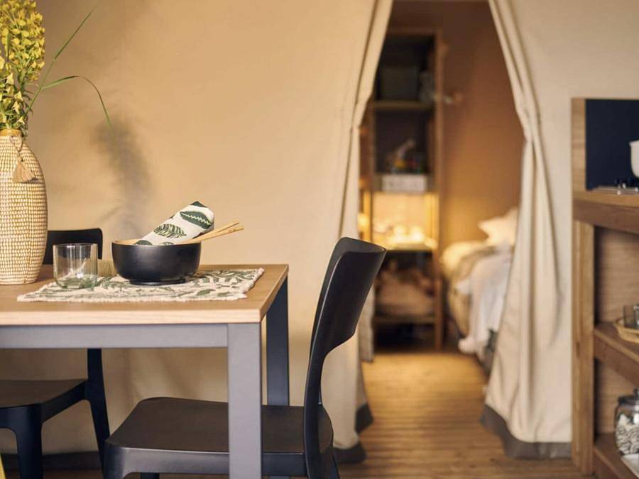 Camping Les Couleurs de la Coubre  - Tente 4 personnes - Tente Lodge Clématite 4 pers 2 Ch 1 Sdb *** in La Tremblade, Côte de Beauté