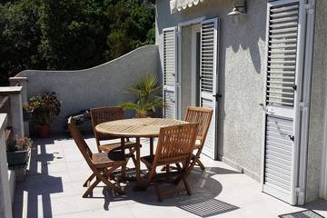 Gîte pour 4 personnes, avec terrasse ainsi que jardin et piscine à Sisco
