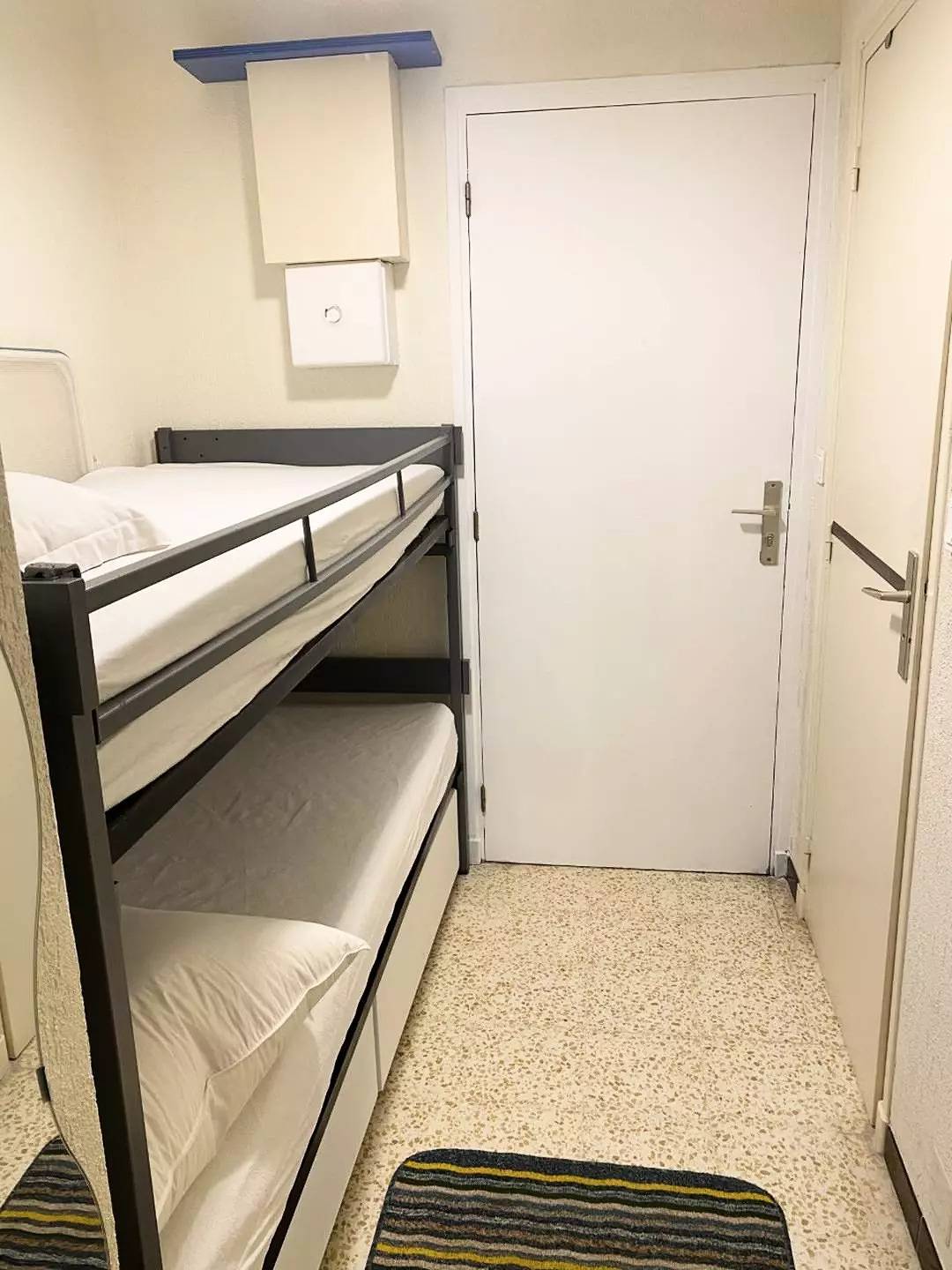 Entire studio, As21515-Studio cabin with garden and private parking in Le Grau-du-Roi, Côte d'Améthyste