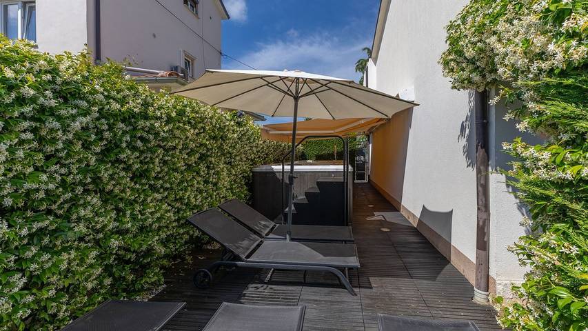 Villa für 10 Personen, mit Whirlpool und Balkon sowie Garten und Pool in Poreč