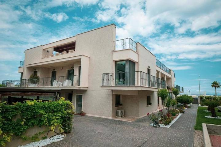 Ferienwohnung für 2 Personen, mit Balkon und Terrasse sowie Garten und Pool in Pescara - 3