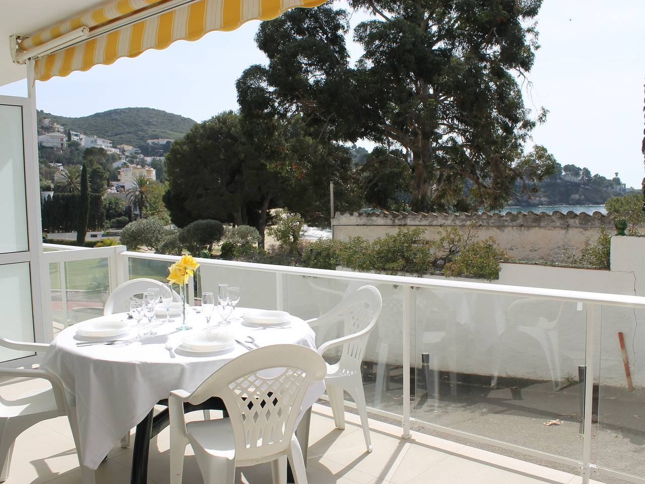 Apartamento entero, Apartamento para 4 en Rosas con piscina comunitaria y acceso directo a la playa in l'Almadrava, Roses