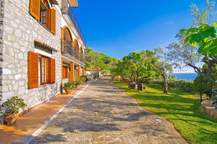 Apartamento de vacaciones para 6 personas, con balcón además de vistas y jardín - 1