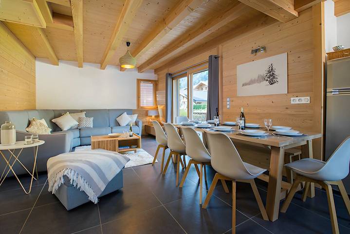 Chalet pour 10 personnes, avec balcon ainsi que piscine et jardin