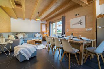 Chalet pour 10 personnes, avec jardin ainsi que piscine et balcon en Haute-Savoie