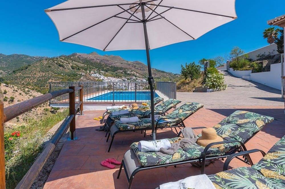 Casa Rural Moreno Canillas de Albaida by Ruralidays in Canillas de Albaida, Provincia de Málaga