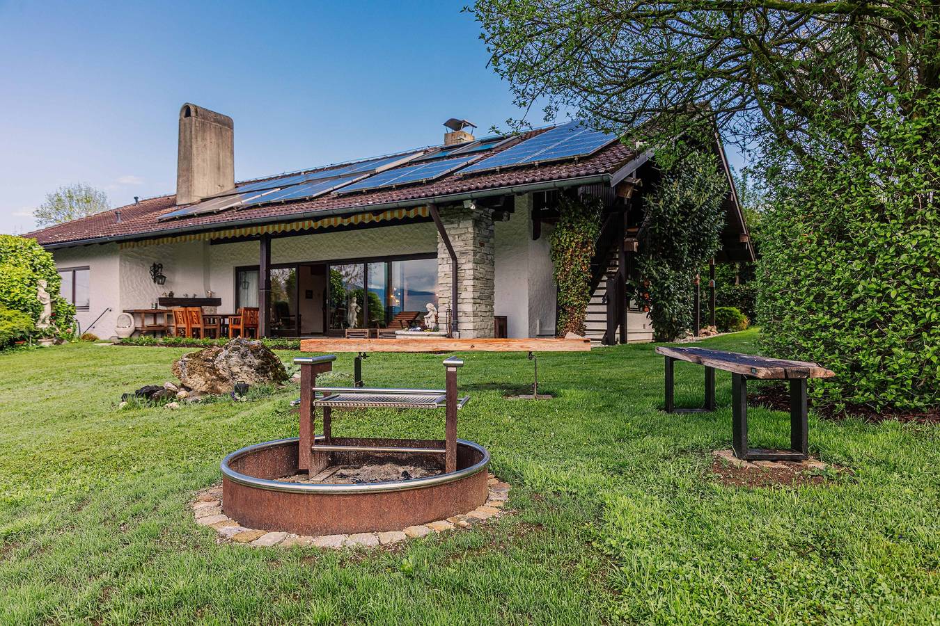Ganze Ferienwohnung, Landhausvilla Watzmannblick - Apartment Watzmannblick im Dachgeschoss mit Balkon in Saaldorf-Surheim, Rupertiwinkel