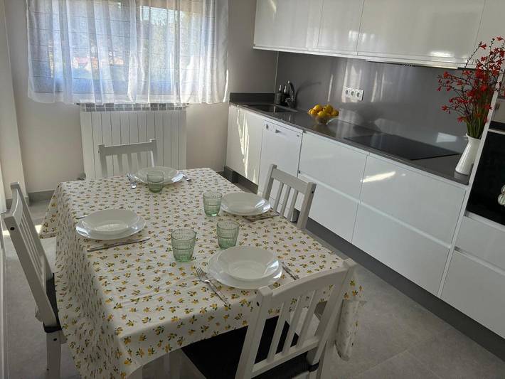 Apartamento de vacaciones para 8 personas, con jardín y vistas - 1
