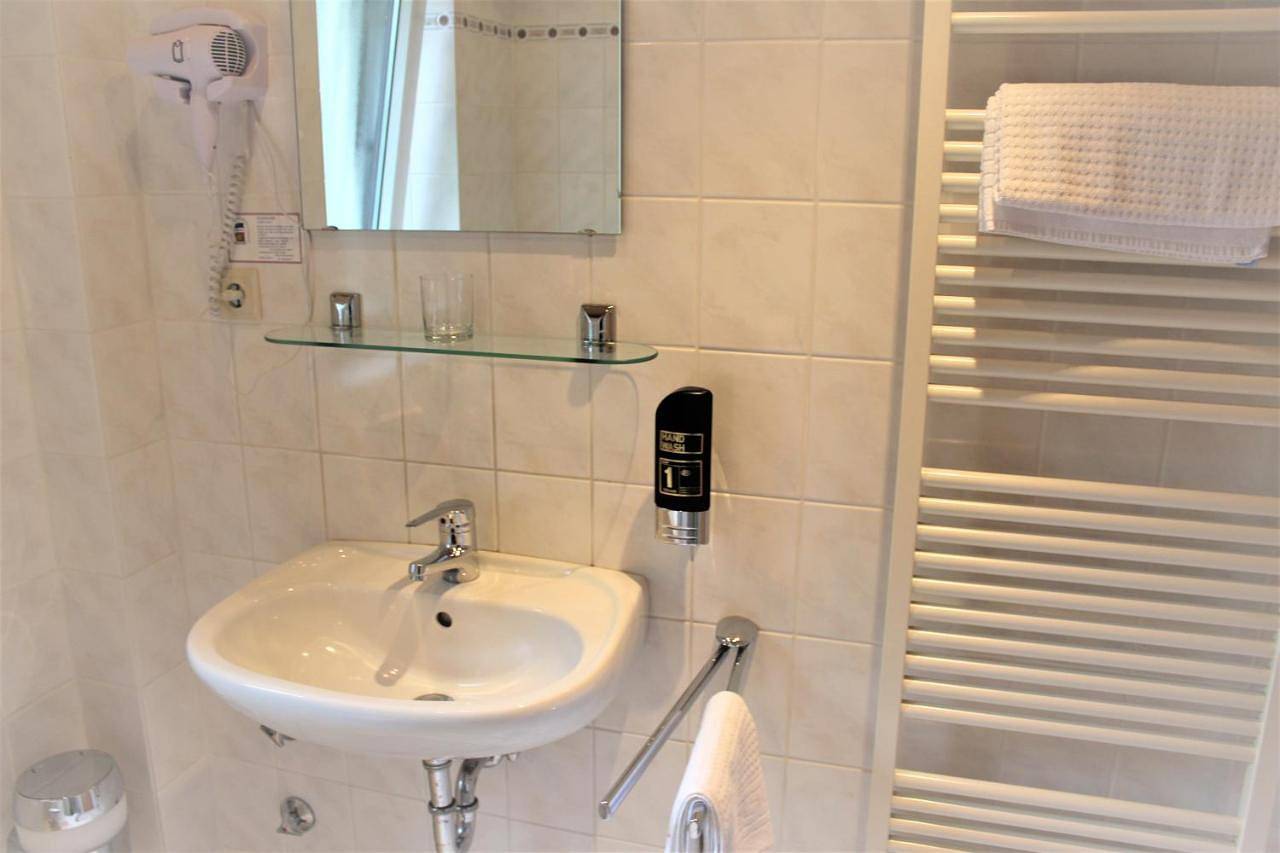 Apartment Hotel 24h Check-in, Free Parking and Wifi in Henstedt-Ulzburg, Kreis Segeberg