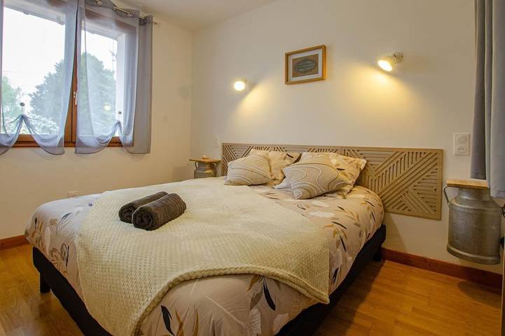 Location de vacances pour 12 personnes, avec terrasse ainsi que jacuzzi et jardin à Piney - 2