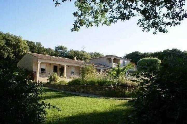 Gîte pour 4 personnes, avec terrasse ainsi que piscine et jardin à Montaren-et-Saint-Médiers - 4
